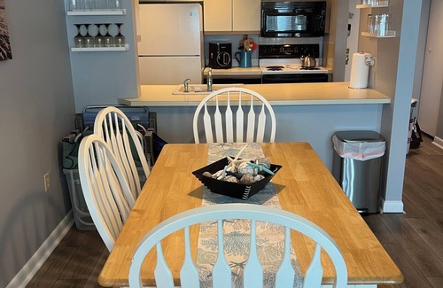 Southend Condo | Beautiful 2BR/2BA Condo Steps from the Beach