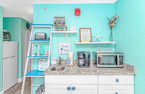 Myrtle Beach Condo | Beautiful 2nd Floor Oceanfront Studio w/King Bed! Landmark 229