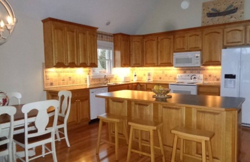 Henrico House | Beautiful 3 bedroom, 2 bath Log Home with Sandy Beach & Expansive Lake Views!