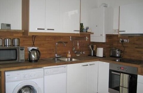 Tooting Apartment | Beautiful 3 bedroom apartment in London