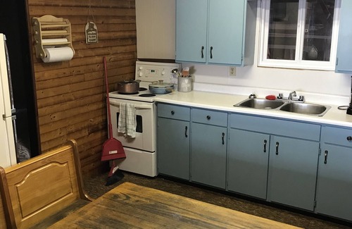 Division No. 7 House | Beautiful 3 Bedroom Cabin at Clear Lake, Alberta. Perfect for kids and boating!