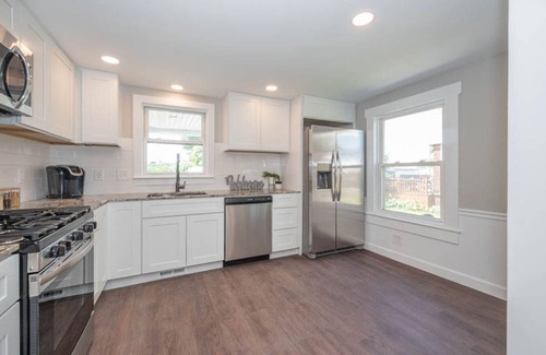 Salem House | Beautiful 3 Bedroom Downtown Salem Home