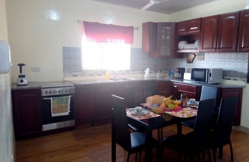 Accra House | Beautiful 3 bedroom home close to mall, Party house and great beaches