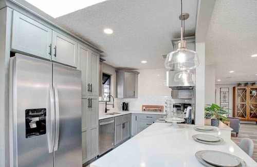 Lakeside House | Beautiful 3 bedroom 2 bathroom waterfront home on Drs. Lake