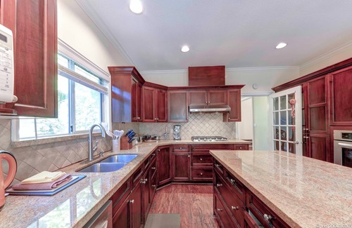 Dunbar House | Beautiful 3600 sq ft Home in Dunbar: Perfect Location, Two King Beds, large Yard