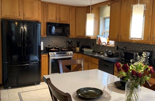 Brodheadsville House | BEAUTIFUL 3BDRM HOME in heart of the PoconoMTNS - CLS2SkiSLOPES