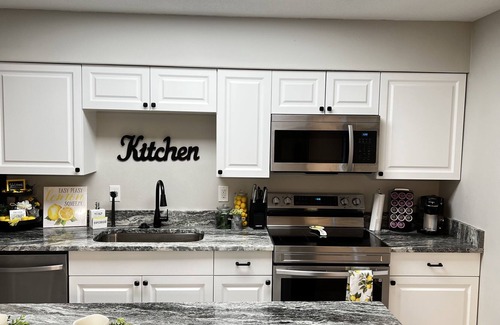 Daytona Beach House | Beautiful 3bed 2bath home, centrally located to beaches , shops, and restaurants