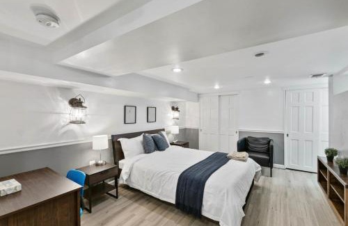 Del Ray House | Beautiful 3BR 2BA Colonial House by CozySuites