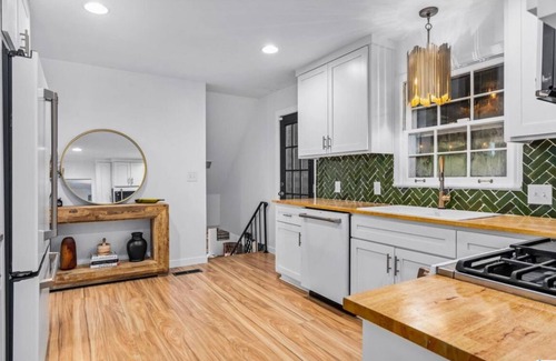 Hoover House | Beautiful 4 Bedroom Minutes from Hoover Met!