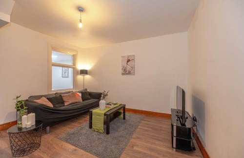 Plumstead House | Beautiful 4 bedrooms house, 7 walk to train station