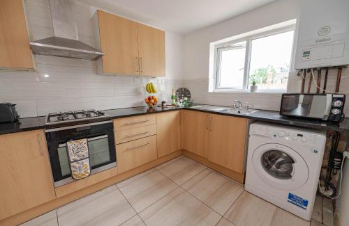 Plumstead House | Beautiful 4 bedrooms house, 7 walk to train station