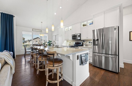 Olds House | Beautiful 5 bedroom home in Central Albertan45 minutes from YYC