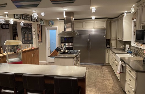 Warren County House | Beautiful 6 bedroom house short walk to Lake George