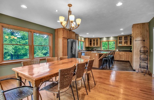 Salamanca House | Beautiful 6 bedroom Ellicottville Chalet