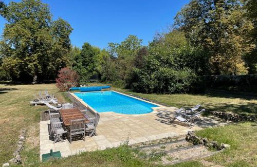 Le Pechereau Villa | Beautiful 6 bedroom house with pool & large garden