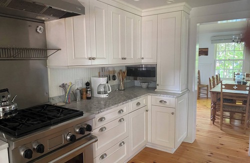Charlotte House | Beautiful 6-bedroom lake front summer house in charming Charlotte