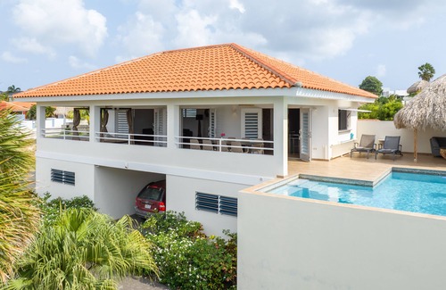Jan Thiel Villa | Beautiful 6 person villa with pool 250 meters from the beach. A-location!