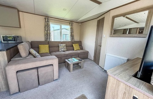 Heacham House | Beautiful 8 berth caravan at Heacham Beach in Norfolk ref 21056C