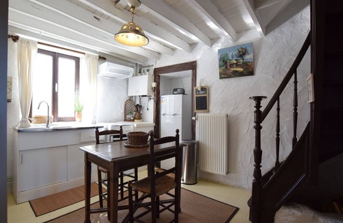 Engreux House | Beautiful and Authentic Cottage