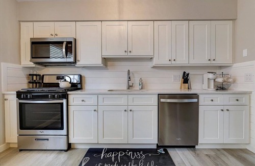 Largo House | Beautiful and Comfortable 2 Bedroom Home 10 minutes from Beach