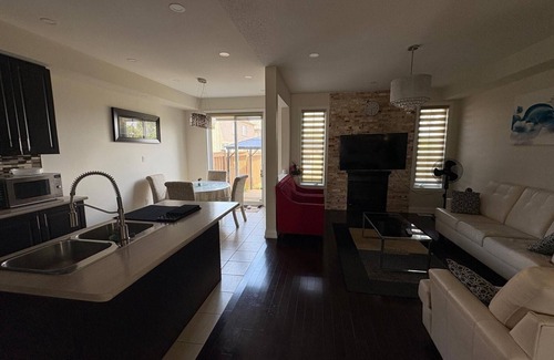 Brampton House | Beautiful and Elegant Bedroom in Brampton