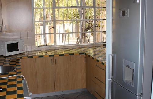 Menlo Park House | Beautiful and Luxurious Townhouse in Upmarket Suburb- Fully Serviced