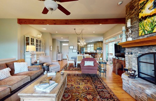 Highlands House | Beautiful and private townhouse overlooking the mountains