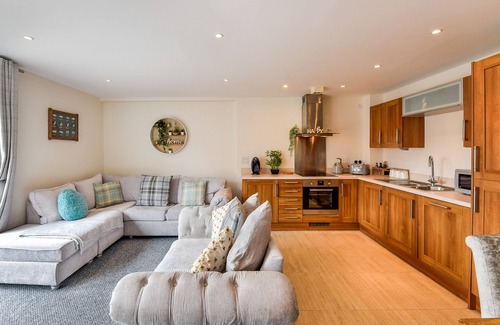 Castle Apartment | Beautiful Apartment, 5 minute walk to City or Beach, Private Underground Parking