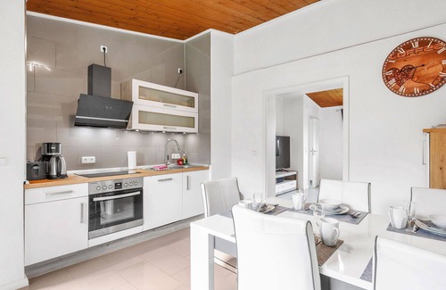 Oberndorf Apartment | Beautiful apartment for 6 people with WIFI, TV, patio and parking