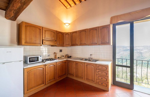 Montebonello Apartment | Beautiful apartment for 6 people with WIFI, pool, A/C, TV, pets allowed, panoramic view and park.