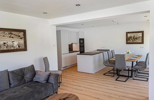 Muhlthal Apartment | Beautiful apartment with balcony near the ski lift