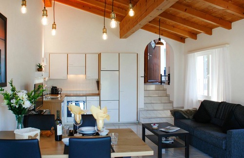 Magadino Apartment | Beautiful apartment for 2 people with WIFI, TV, patio, panoramic view and parking