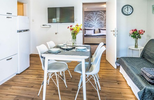 Postojna Apartment | Beautiful apartment for 3 guests with WIFI, TV, terrace and parking