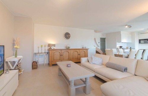 Bredene Apartment | Beautiful apartment for 4 guests with WIFI, TV and terrace