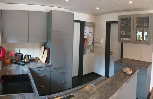 Lenk Apartment | Beautiful apartment for 6 guests with TV, balcony, pets allowed and parking