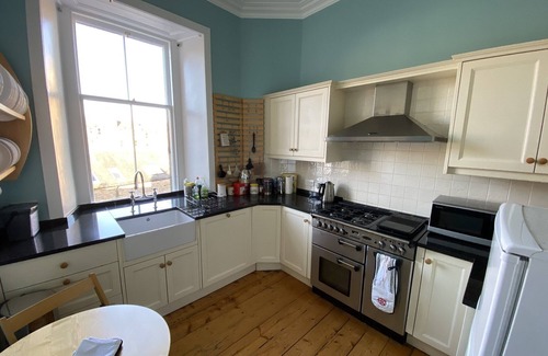 Stockbridge Apartment | Beautiful Apartment in Edinburgh's Historic New Town