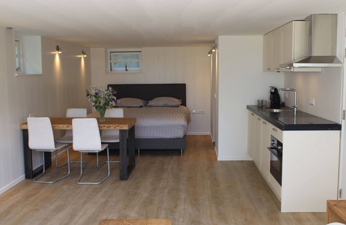 Edam Apartment | Beautiful apartment in historical Edam, 30 min from Amsterdam, 150 m Markermeer