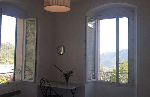 Guiselle Apartment | Beautiful apartment in the center of the village overlooking the mountains