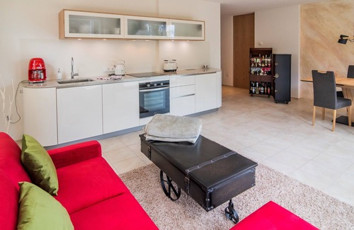 San Genesio Atesino Apartment | Beautiful apartment with glass front and mountain panorama - near Bolzano