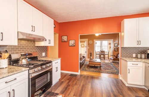 East Price Hill Apartment | Beautiful Apartment! Only 4 Miles From Downtown Cincinnati