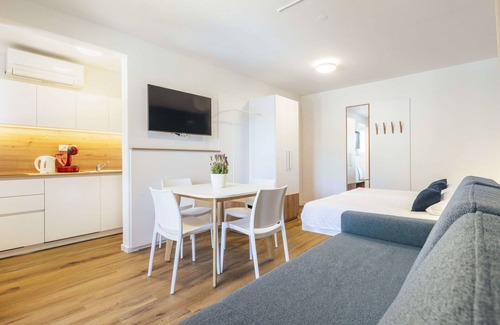 Strunjan Apartment | Beautiful apartment with A/C, WIFI, pool, TV, terrace, pets allowed, panoramic view and parking