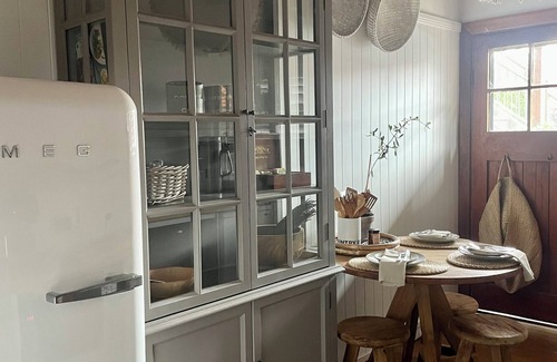 Bar Beach Apartment | Beautiful Bar Beach - stay 300m to Sand & Surf. Walk to Cafes & Restaurants.