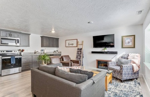 Vineyard House | Beautiful Basement Space w/Waffles & Pets Welcome!