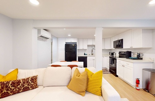 North Beacon Hill House | Beautiful basement unit with full kitchen & Wifi in Seattle