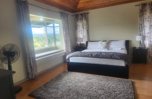 Mandeville Cabin | Beautiful Battersea lodge 5mins from mandeville Town