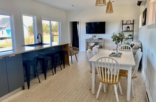 Brackley Beach Cottage | Beautiful Bay Cottage *Private Heated Pool and Beach Access*