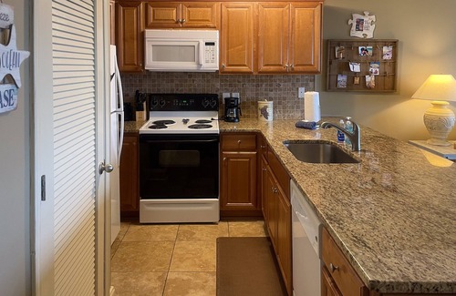 Fort Walton Beach Condo | Beautiful beachfront condo with shared pool and beach access