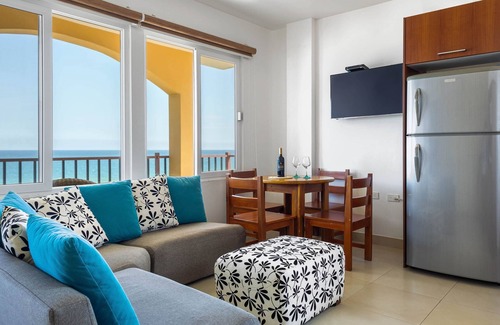 Manta Apartment | Beautiful Beachfront 1-bedroom Apartment with Pool