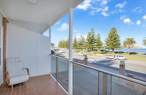 Victor Harbor House | Beautiful Beach Front Townhouse