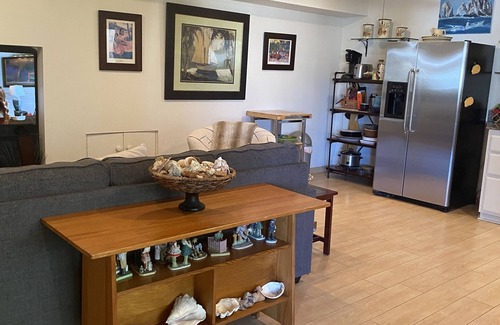 Gas Lamp Section Apartment | Beautiful Beach Home 3 blocks to the white sand.